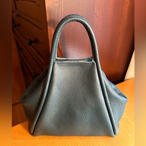 Oliveve Taya in Leather Crossbody - Picture 3 of 12